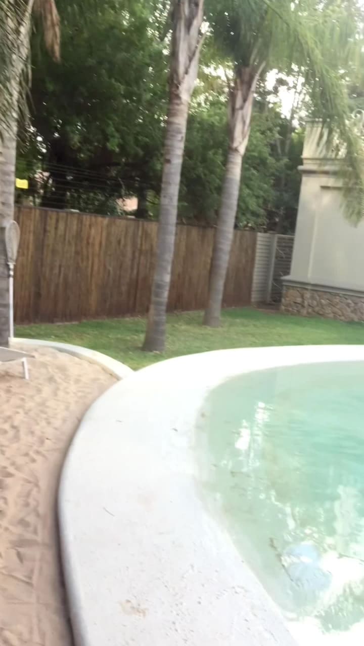 La Perna Guesthouse & Venue