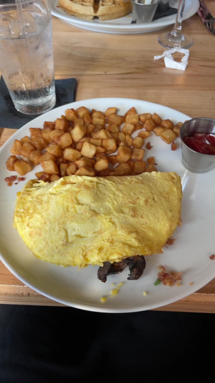 Video review of The Social House