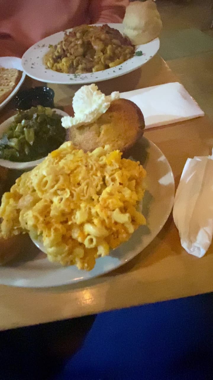 Lo-Lo's Chicken & Waffles