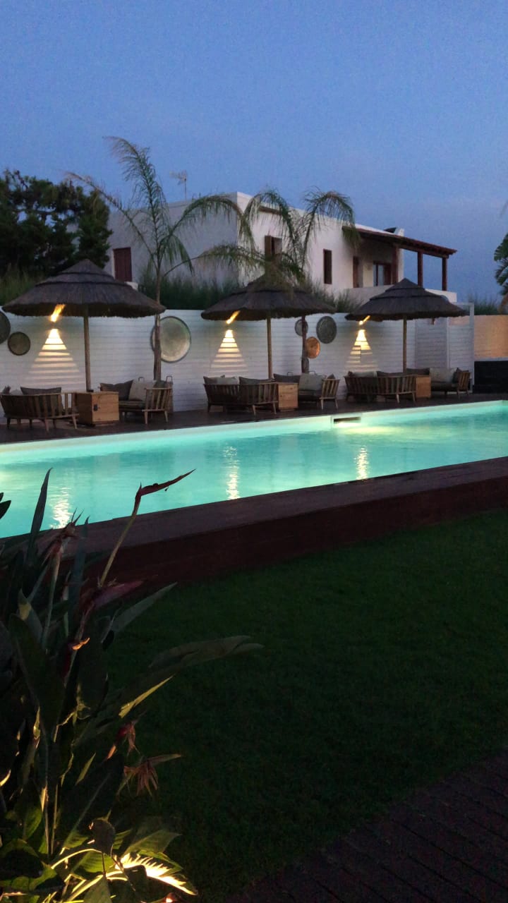 Cumeja - Beach Club & Hotel