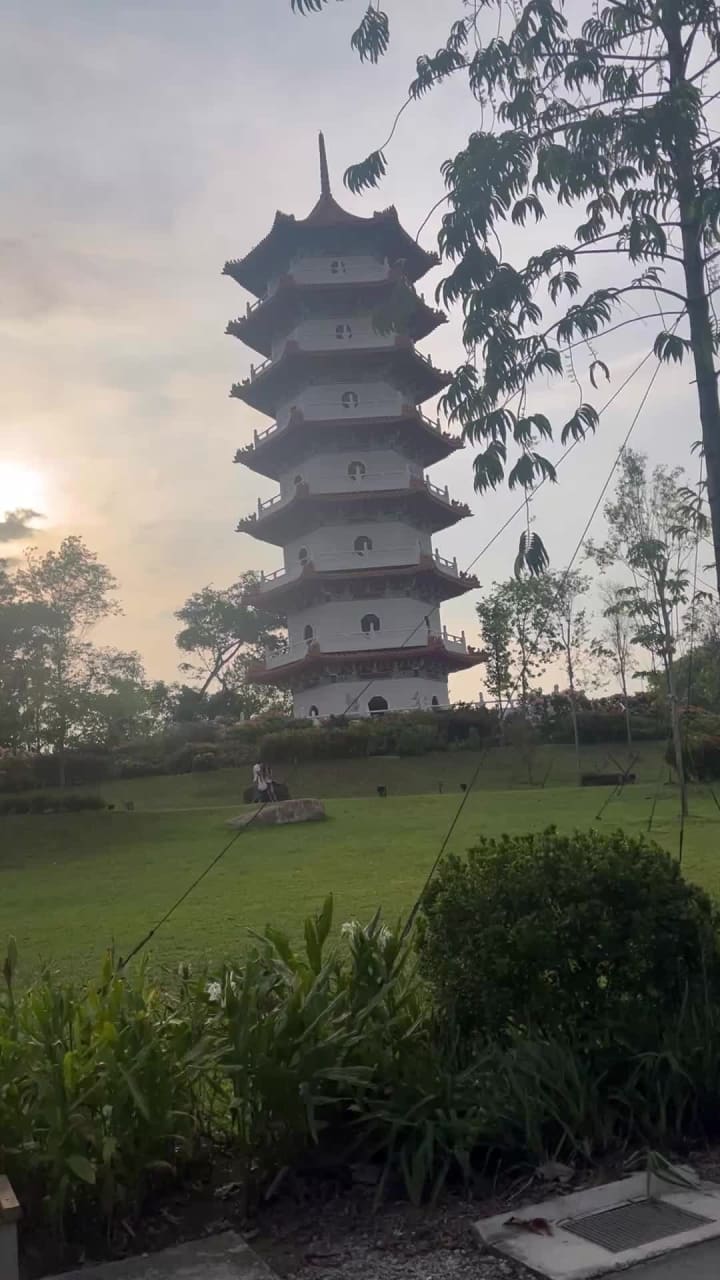 Video review of Chinese Garden