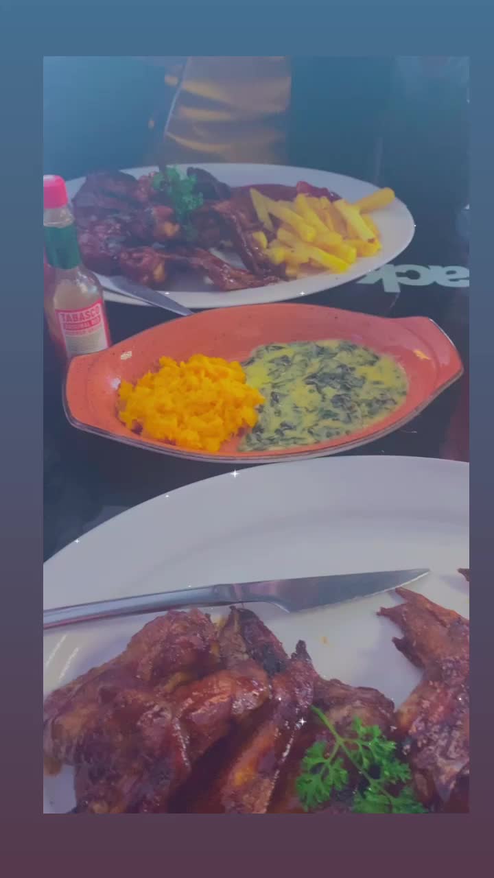 Black Lounge - Restaurant And Cocktail Lounge