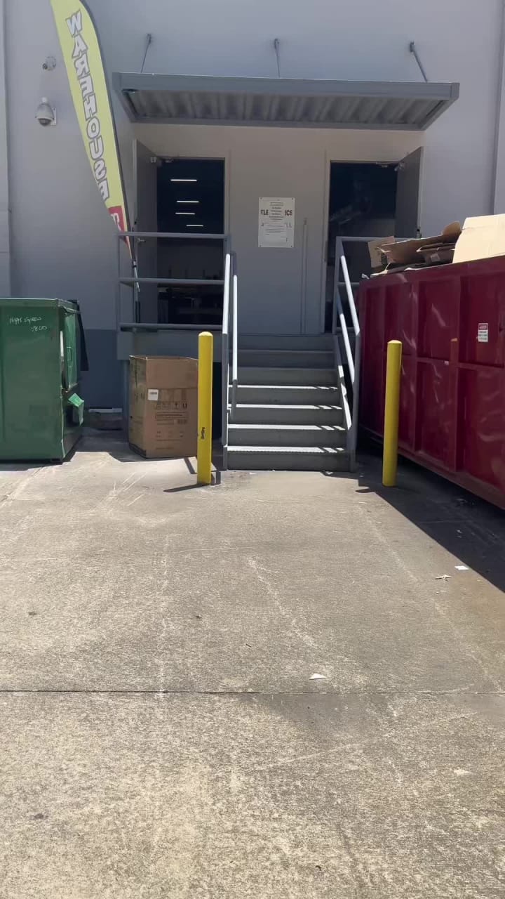 Happy warehouse liquidation 