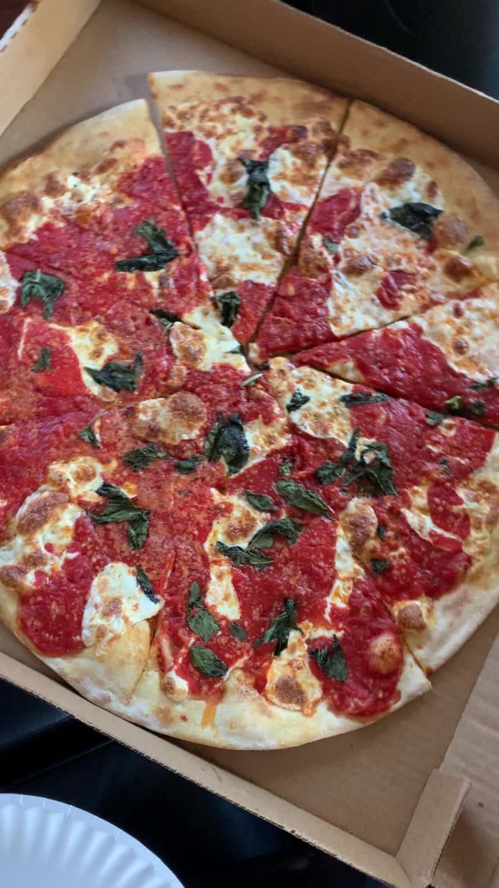 Video review of Grimaldi's Pizzeria
