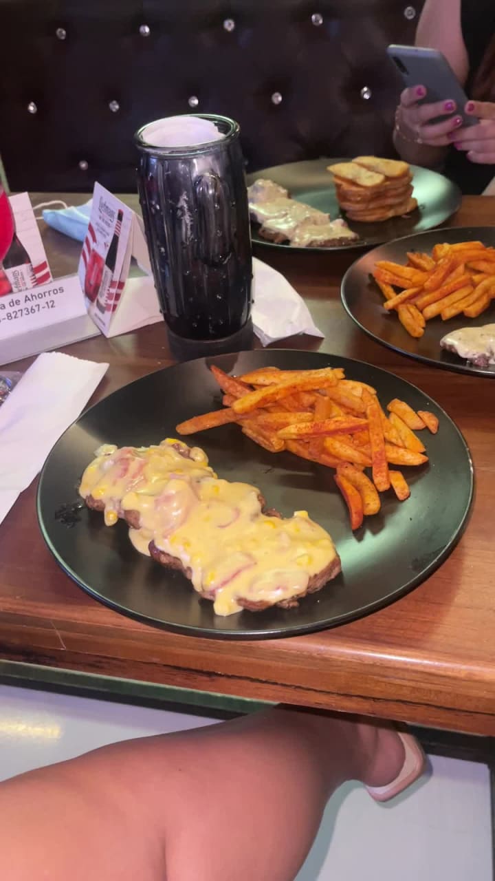 𝗟𝗮 𝗖𝗵𝘂𝗹𝗮 𝗥𝗲𝘀𝘁𝗼𝗕𝗮𝗿