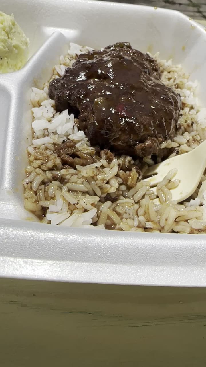 Charlies Saint Street Grocery and Deli