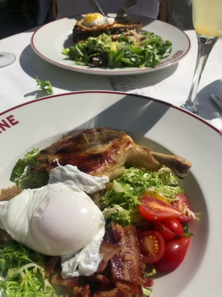 Video review of Aquitaine