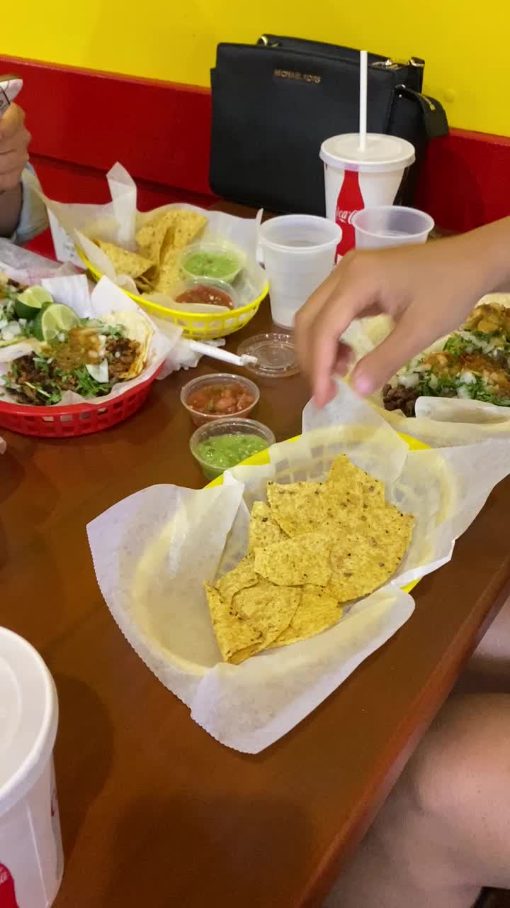 Video review of Taqueria Cancún