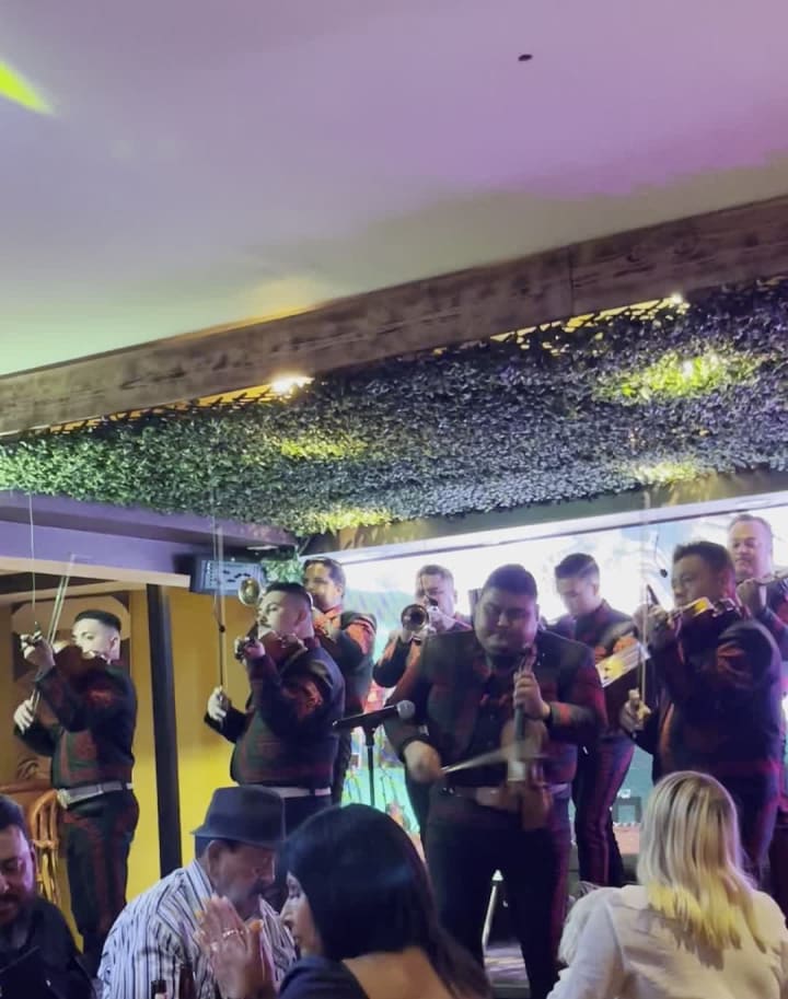 El Mariachi Bar & Grill