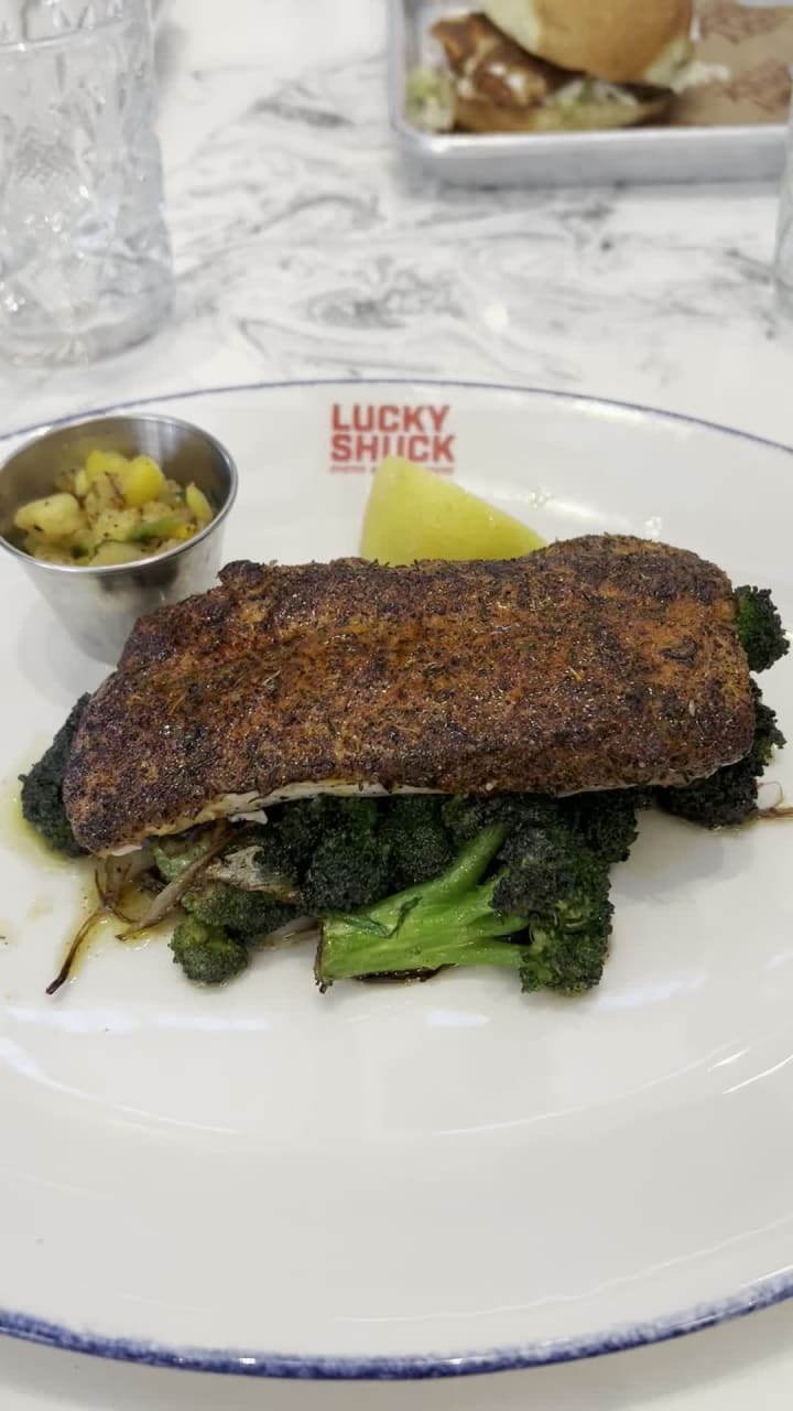 Video review of Lucky Shuck