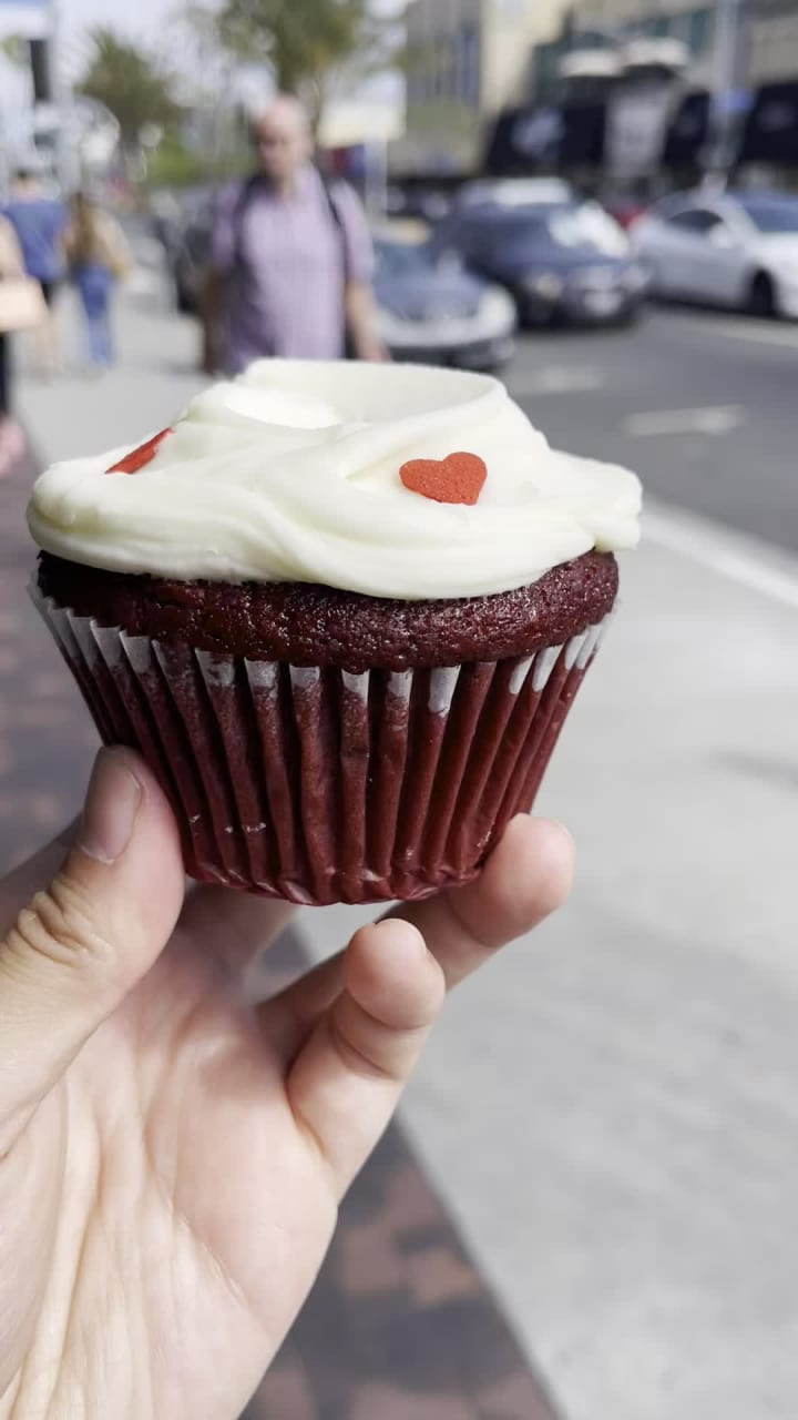 Video review of Frosted Cupcakery