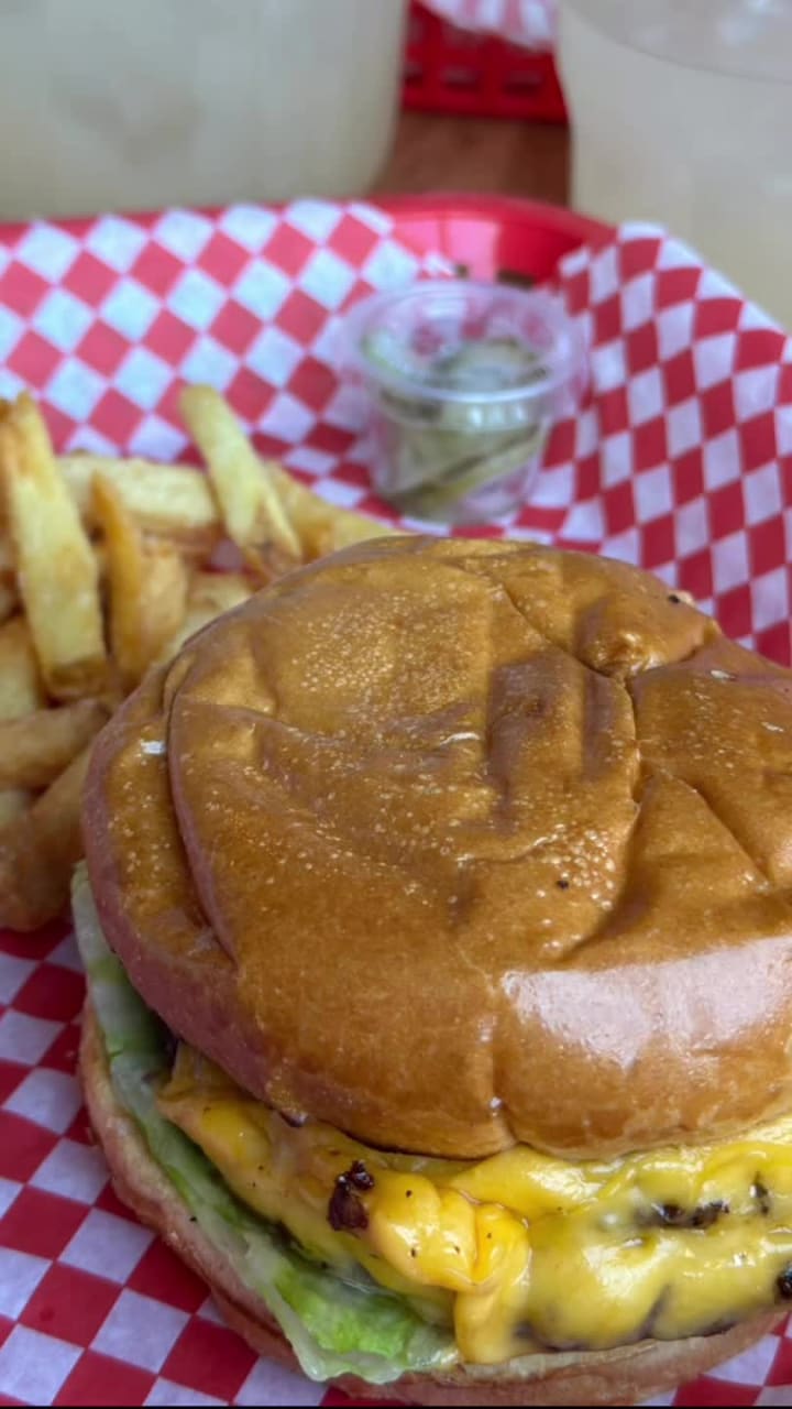 Video review of Small Cheval - Wrigleyville