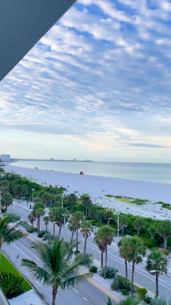 Cirque St. Armands Beachside