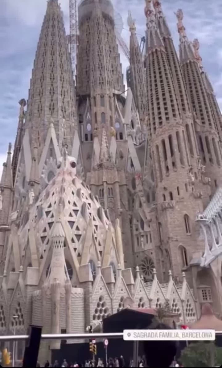 Video review of Plaça de la Sagrada Família