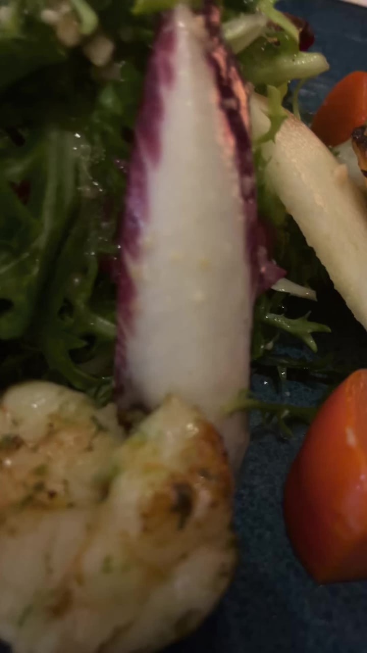 Ellie's Restaurant & Lounge