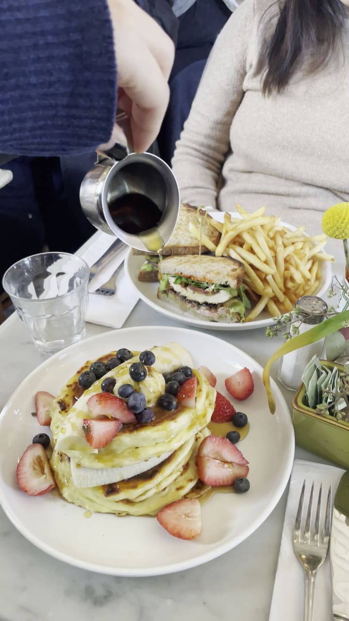 Video review of Five Leaves