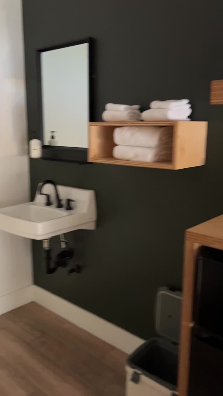 LOGE Leavenworth Downtown