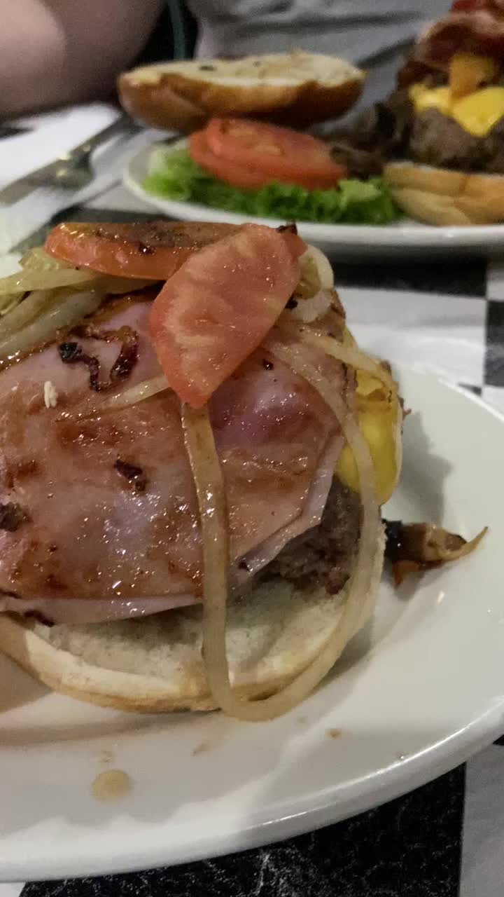 Video review of Paul's Da Burger Joint