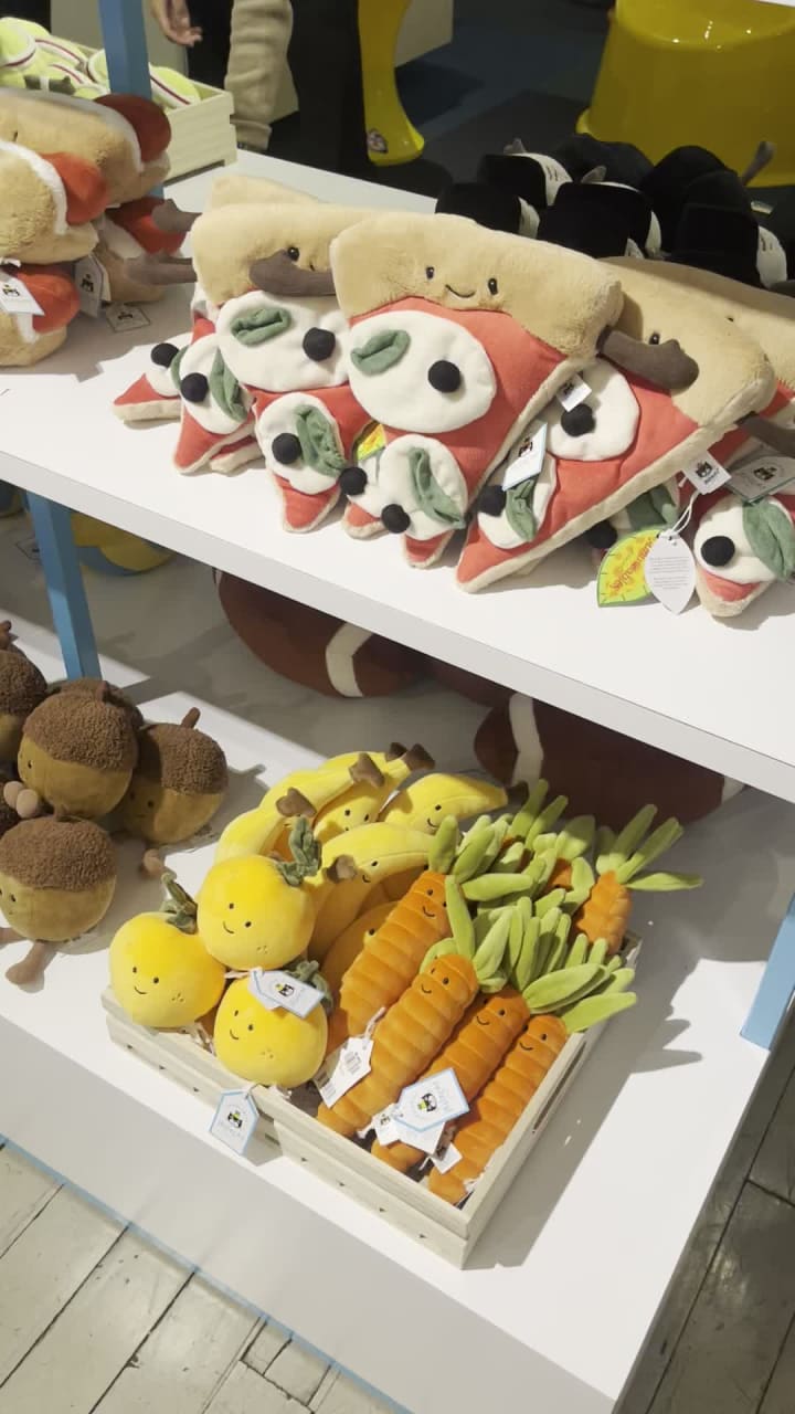 Video review of MoMA Design Store