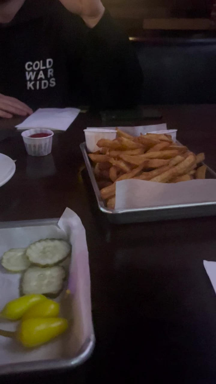 Video review of Henry's Pub