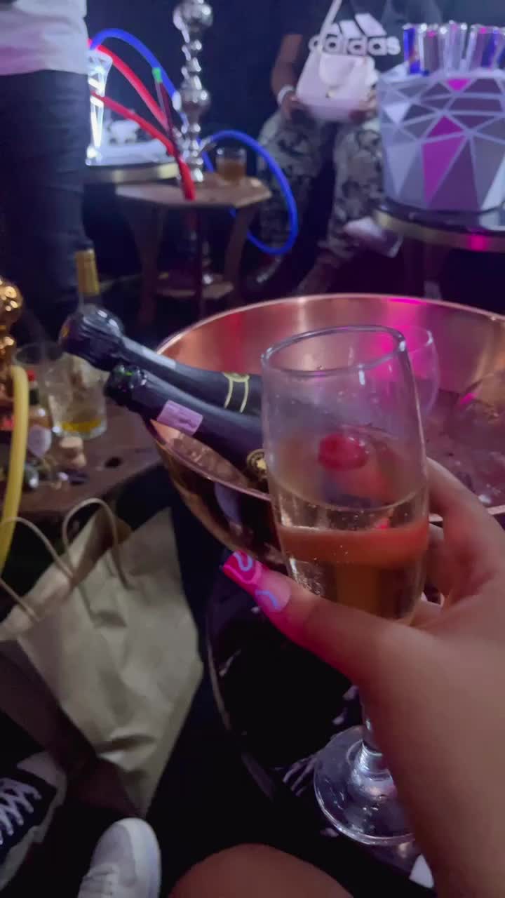 Black Lounge - Restaurant And Cocktail Lounge