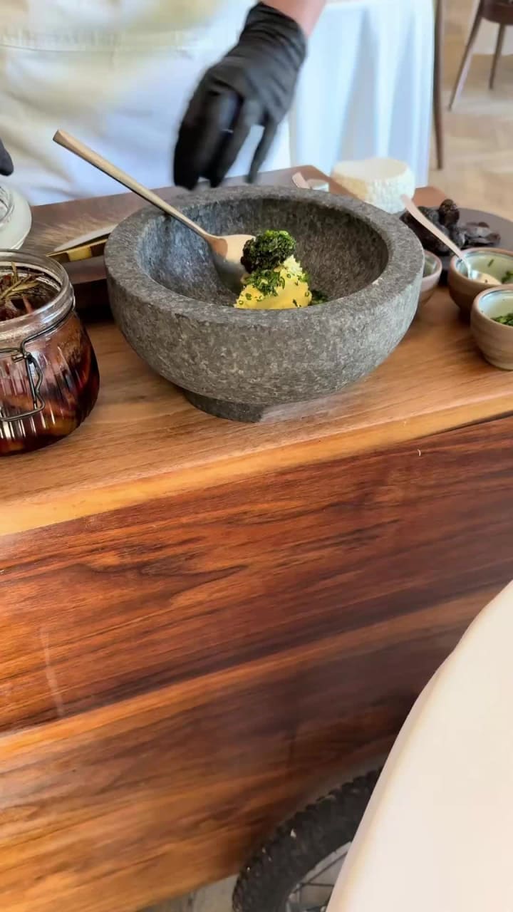 Video review of La Colombe