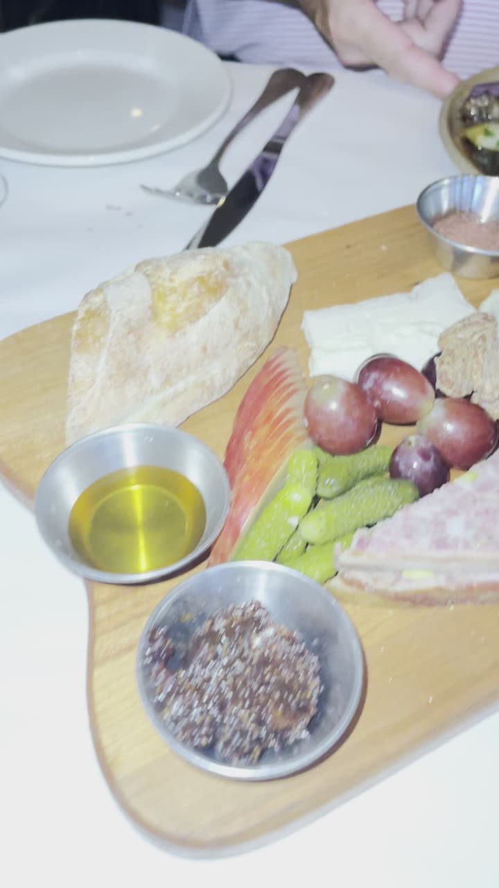 Video review of Bistro Campagne