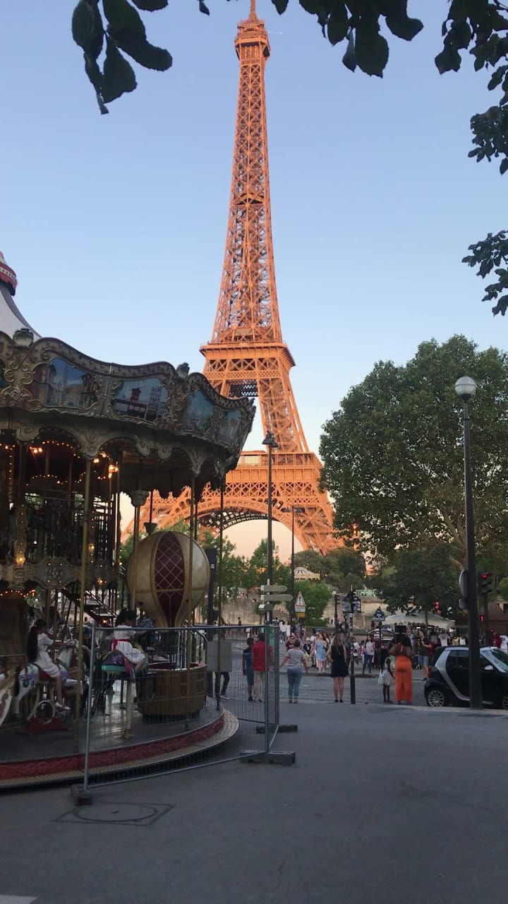 Carousel of the Eiffel Tower