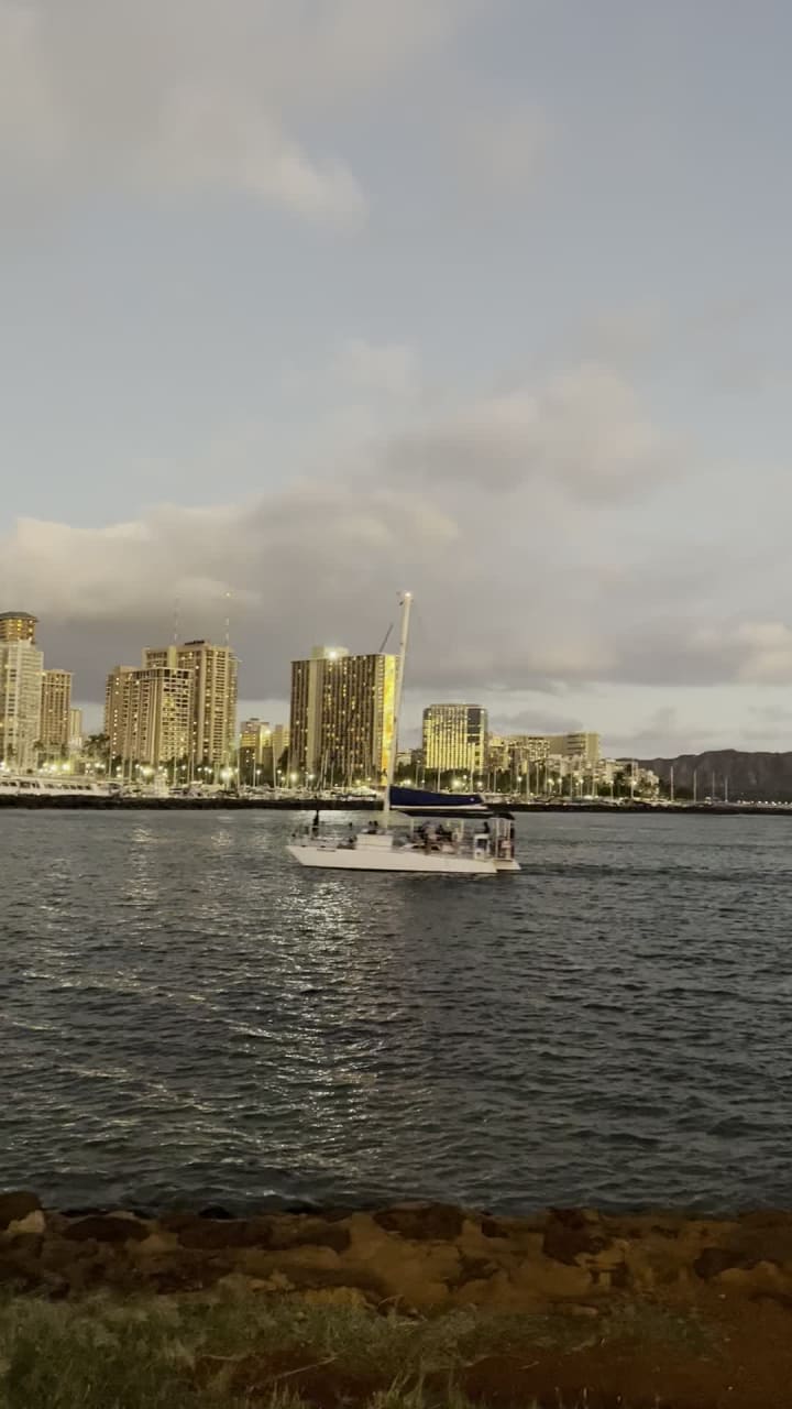 Video review of Ala Moana Beach
