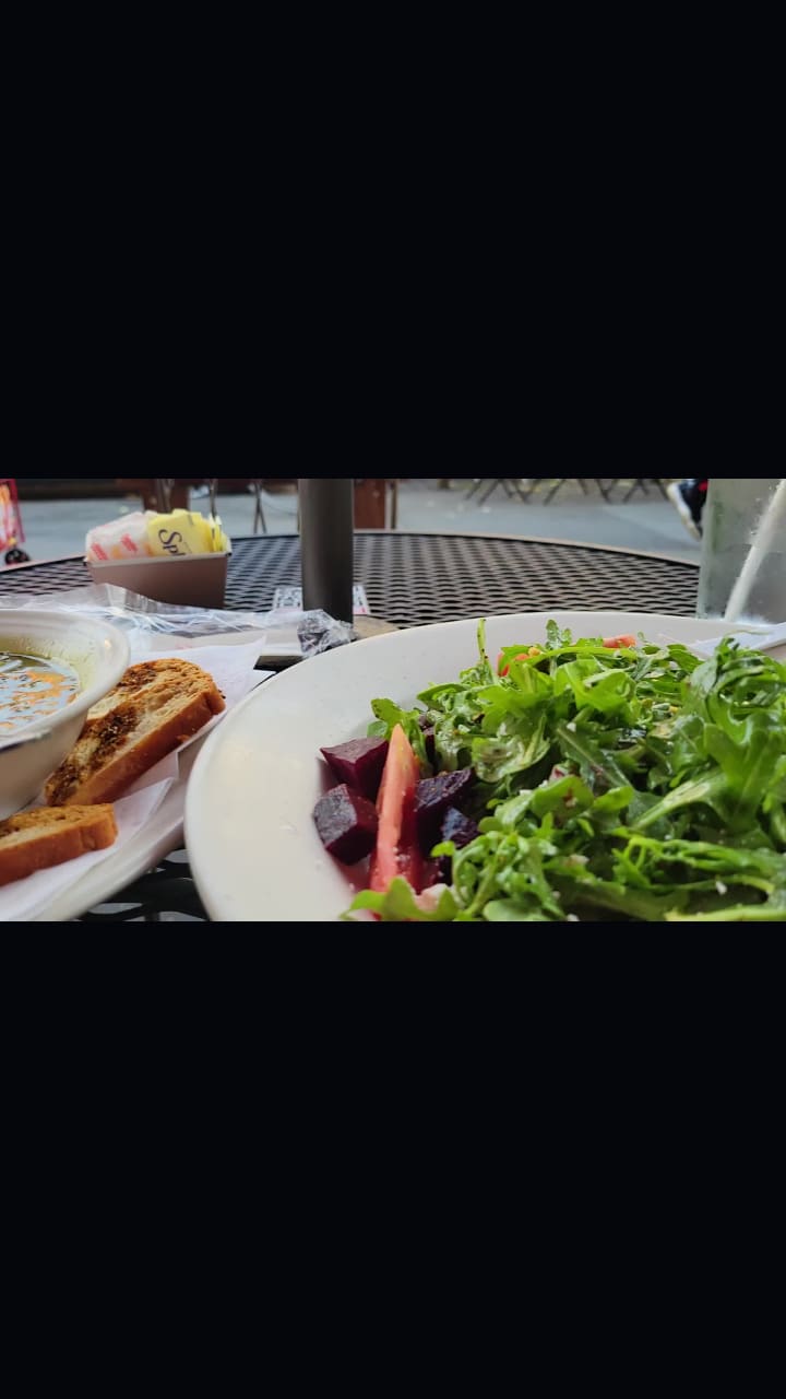 Video review of Il Caffe Latte