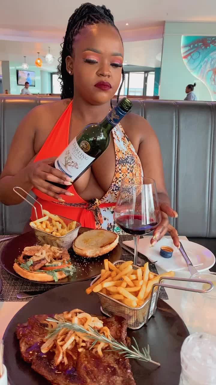 The Mall At The Pearls