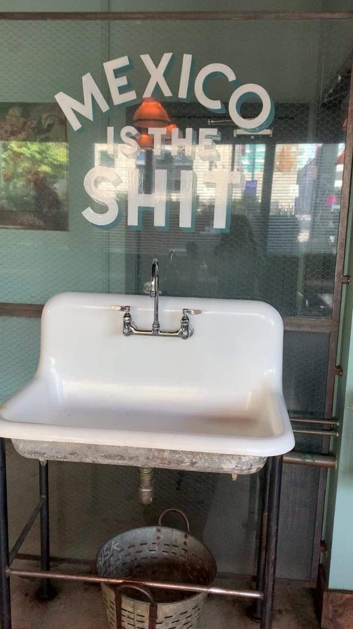 Video review of La Taqueria Pinche Taco Shop