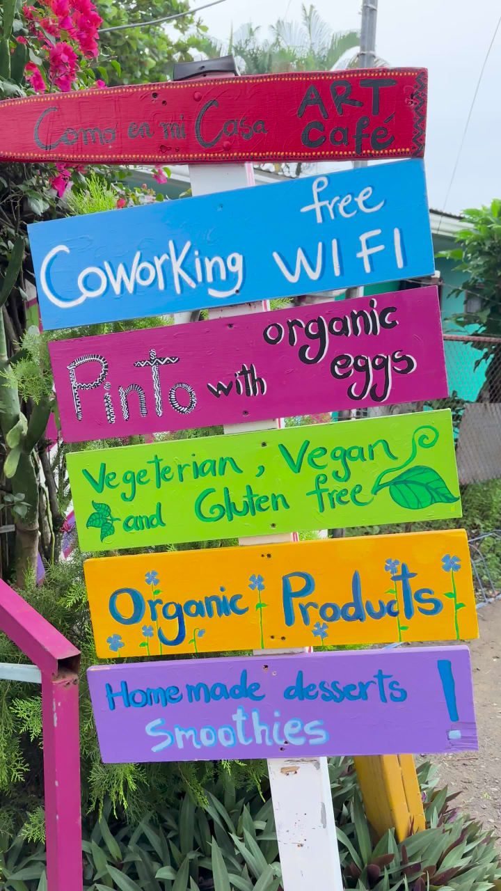 Cómo En Mi Casa (Art Cafe)