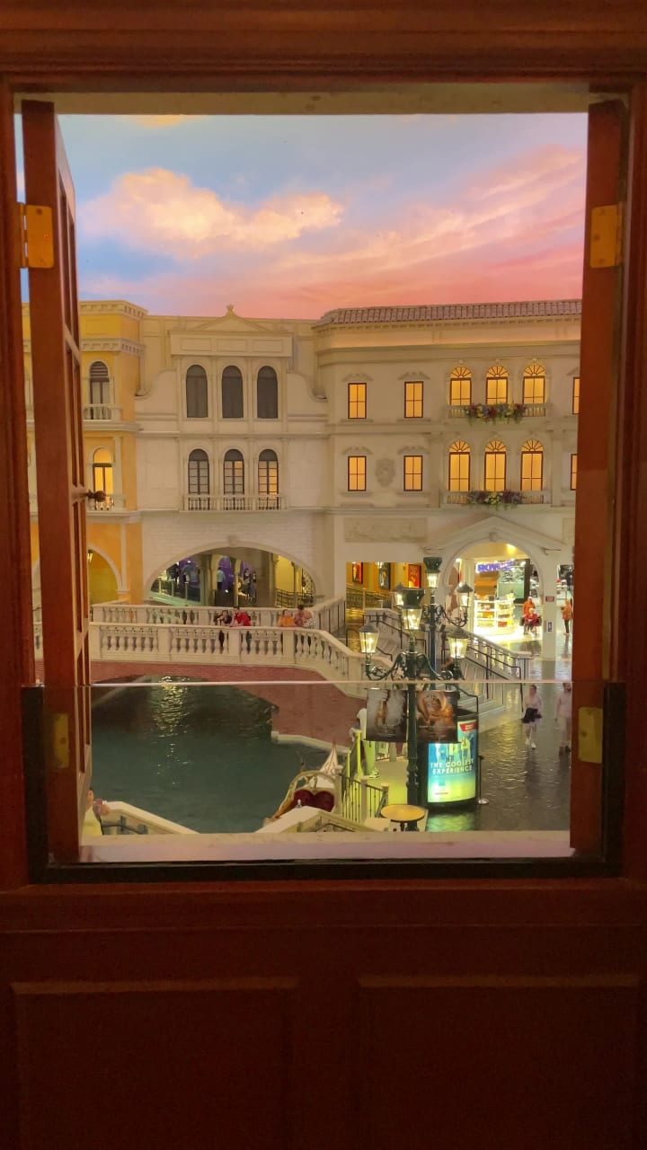 The Venitian-Venezia Tower Suites