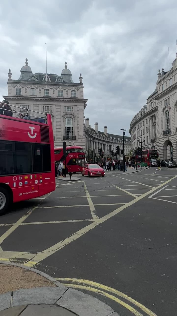 Video review of Piccadilly Circus