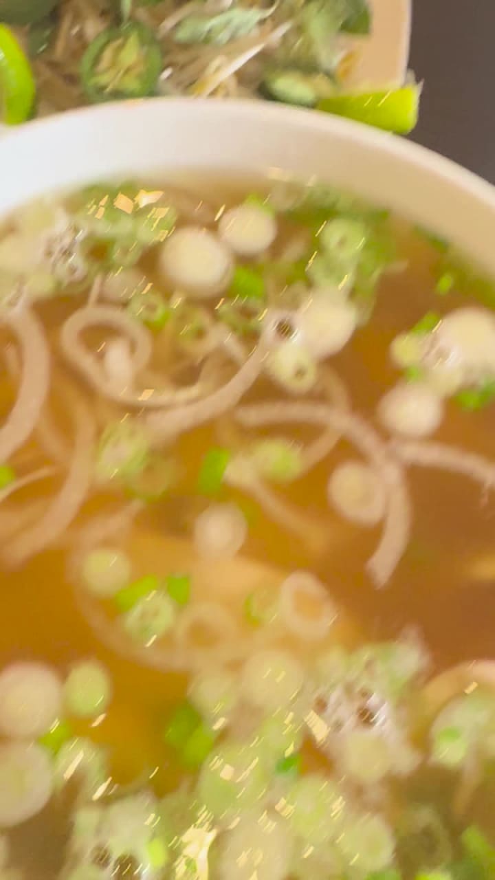 Video review of Phở Quyên Vietnamese Cuisine