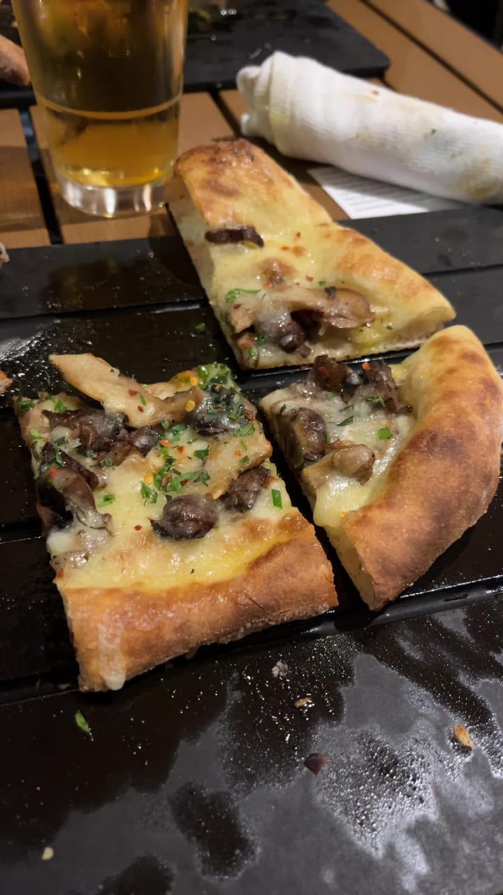 Serious Pie Totem Lake