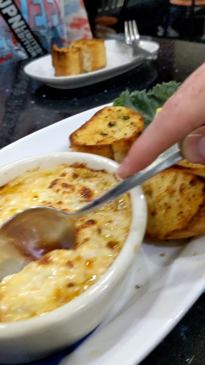 Video review of Deanie's Seafood Restaurant in the French Quarter