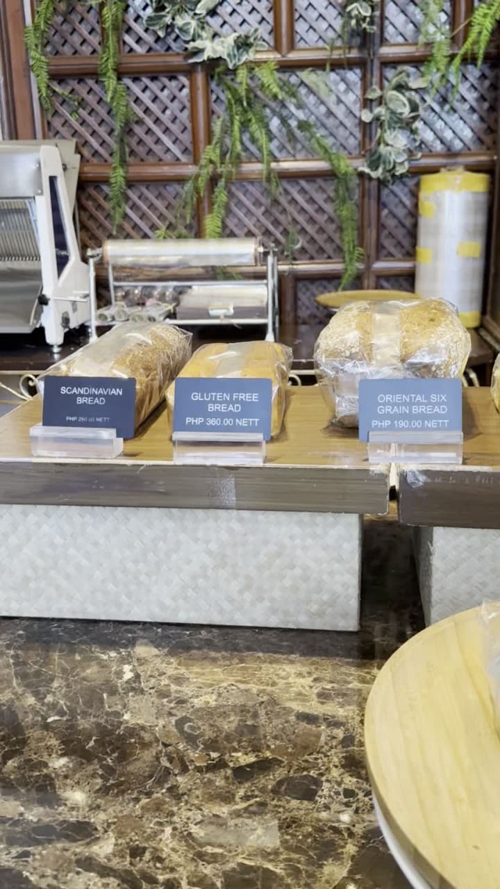 Video review of The Manila Hotel (Manila Hotel)