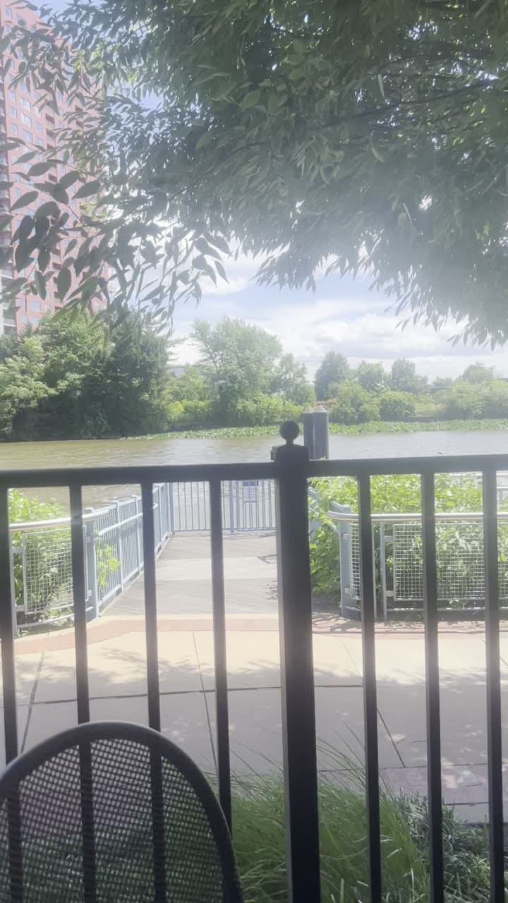 Video review of Banks' Seafood Kitchen & Raw Bar