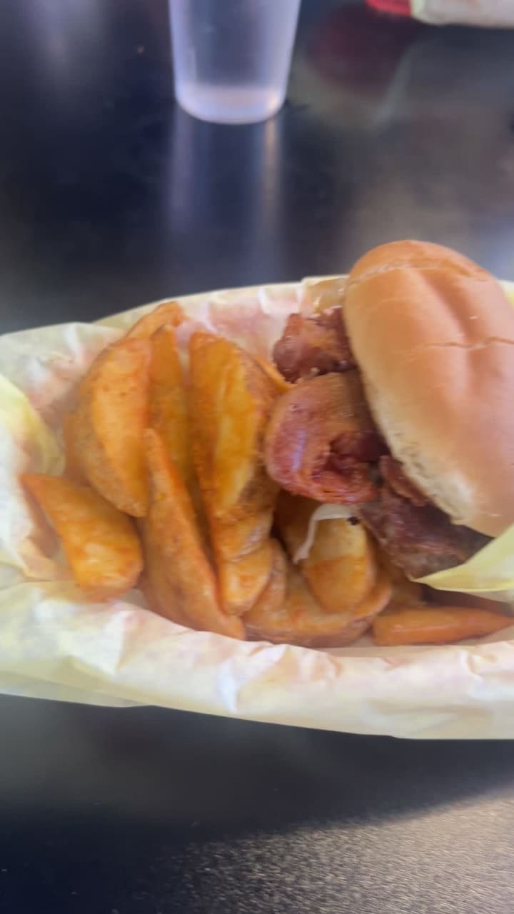 Video review of Hodads Restaurant
