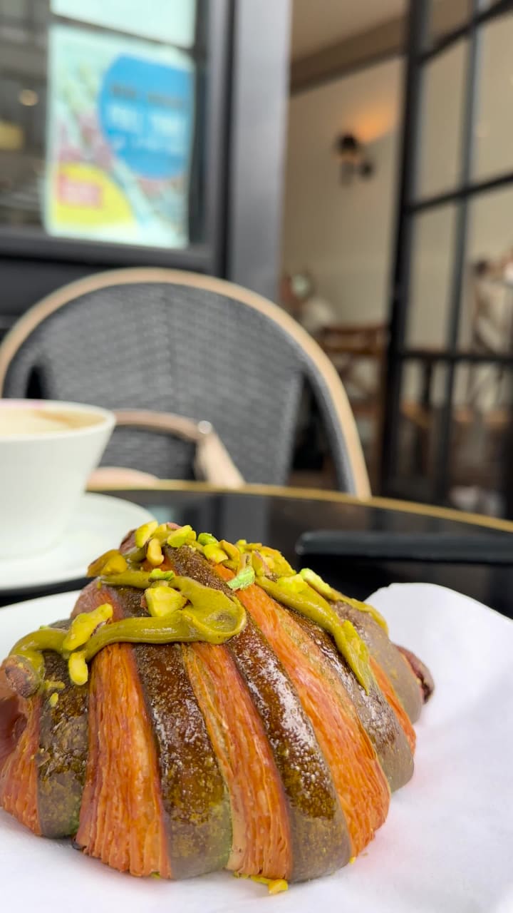 Video review of Maison Alyzée