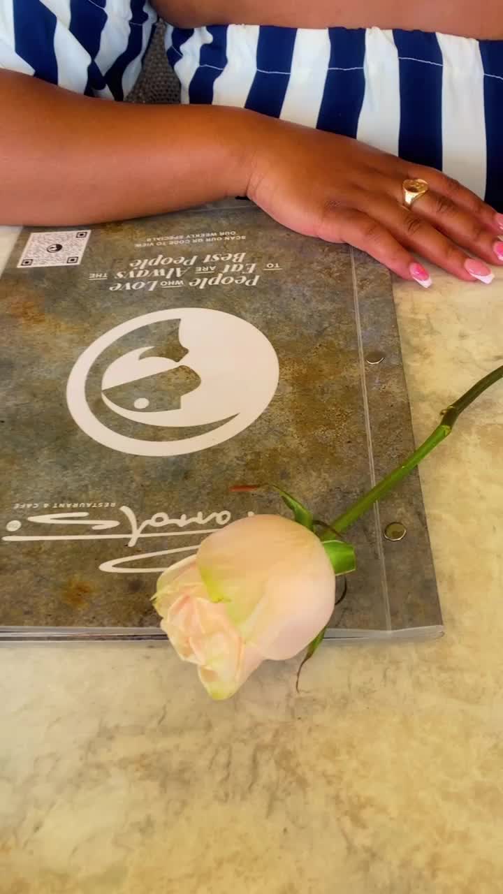 Parrots Restaurant & Café