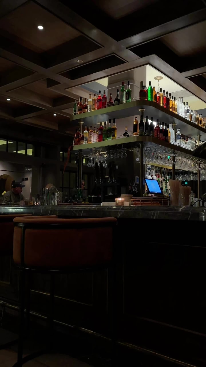 Knowledge Bar & Social Room