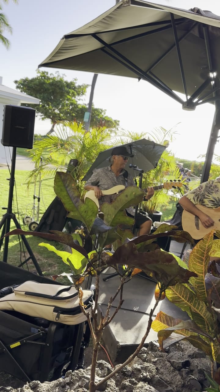 Video review of Leilani's on the Beach