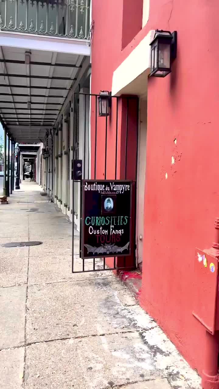 Video review of Boutique Du Vampyre