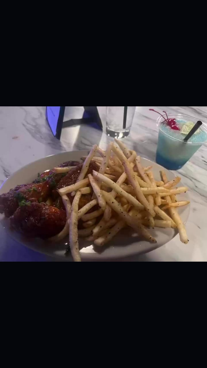 Grooves Restaurant & Lounge