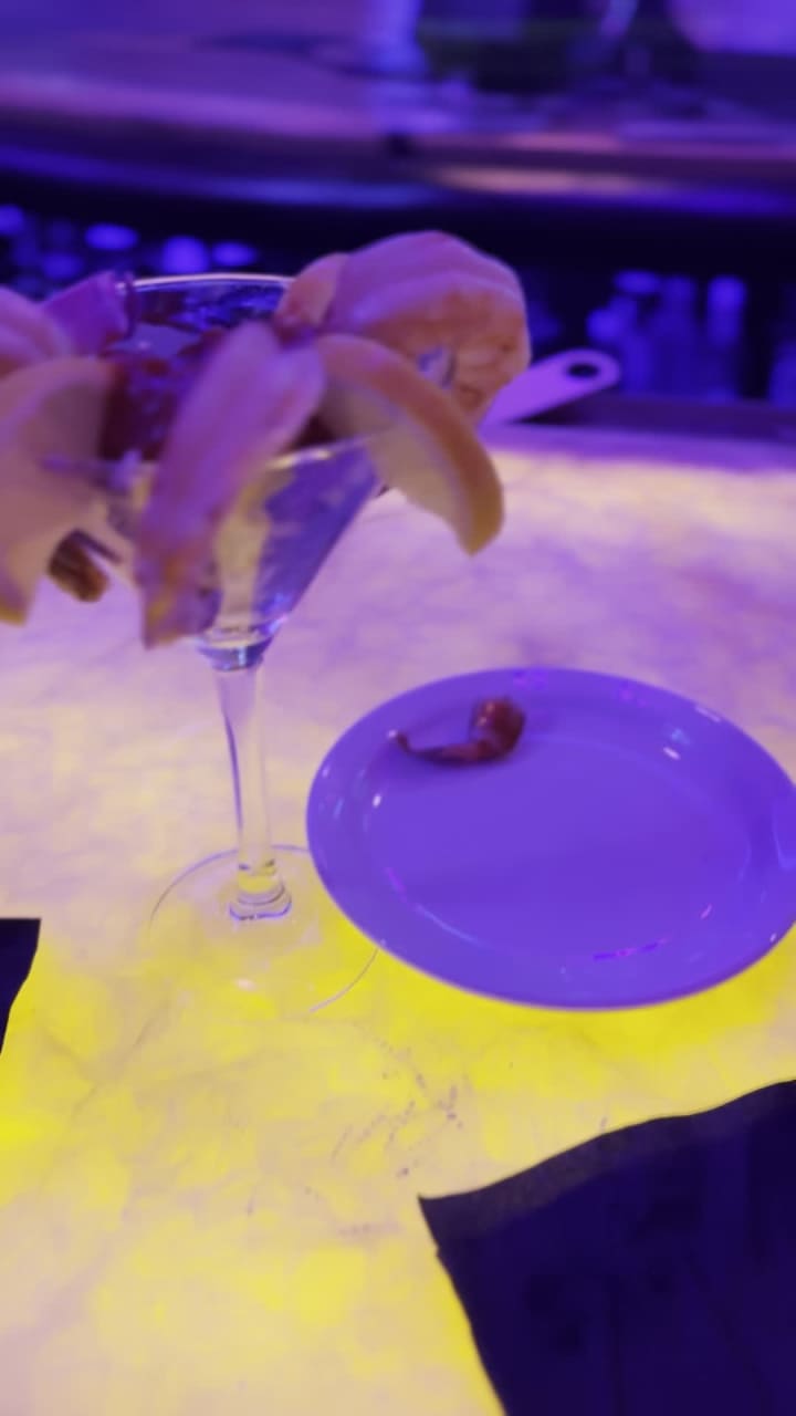 Video review of Blue Martini