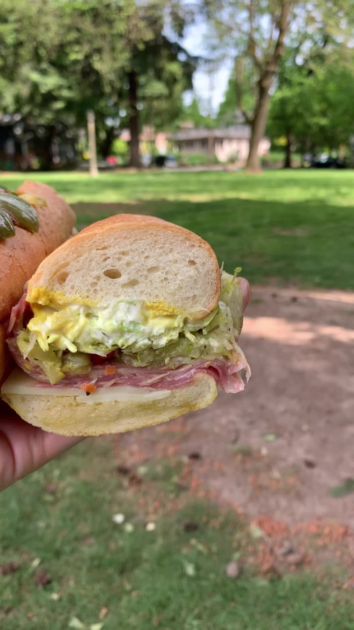 Video review of Sammich