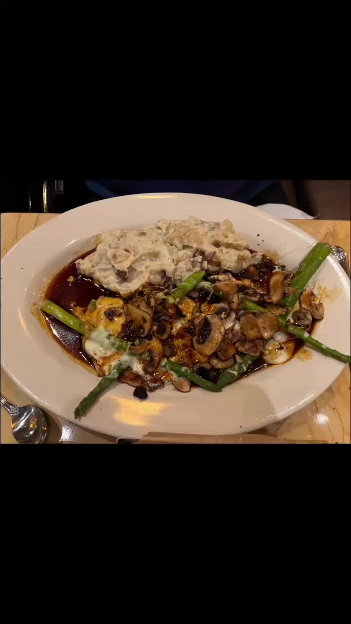 Video review of The Cheesecake Factory